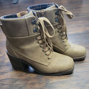Heeled boots